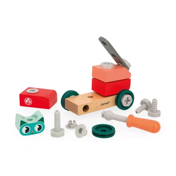 Venez découvrir la voiture à bricoler  de la collection “brico'kids” de la marque Janod. Petit chat débarque sur le chantier ! Cette voiture à construire en bois invite les enfants à partir de 3 ans à développer leur imagination et leur motricité fine en assemblant les pièces, pour ensuite faire la course ! Ce jeu de construction est composé de 10 pièces en bois et de 18 éléments de visserie en plastique (vis, écrous, inserts). Un tournevis est également inclus, ainsi qu'une carte modèle pour accompagner les bricoleurs en herbe dans l'assemblage du véhicule.
