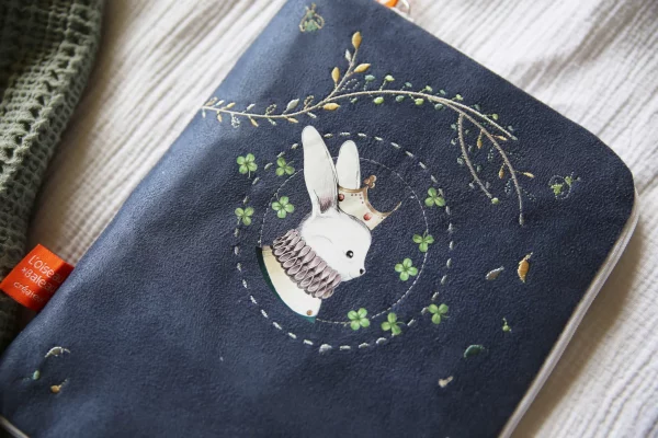 PROTEGE CARNET DE SANTE LAPIN A LA COURONNE – Image 2
